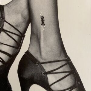 Round The Clock Pantyhose With Diamonds Applique